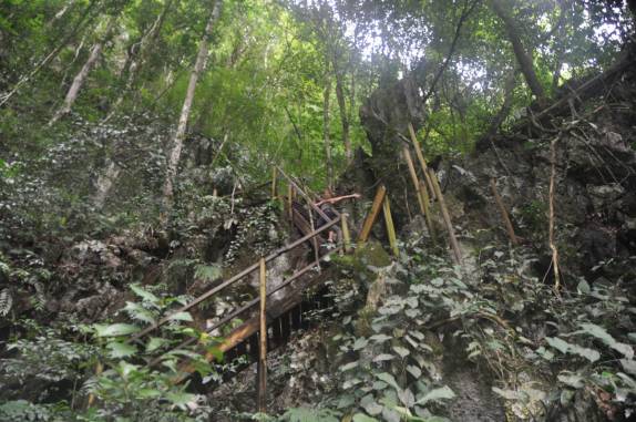 Subindo as escadas pela floresta para chegar ao mirante de Semuc Champey, na Guatemala